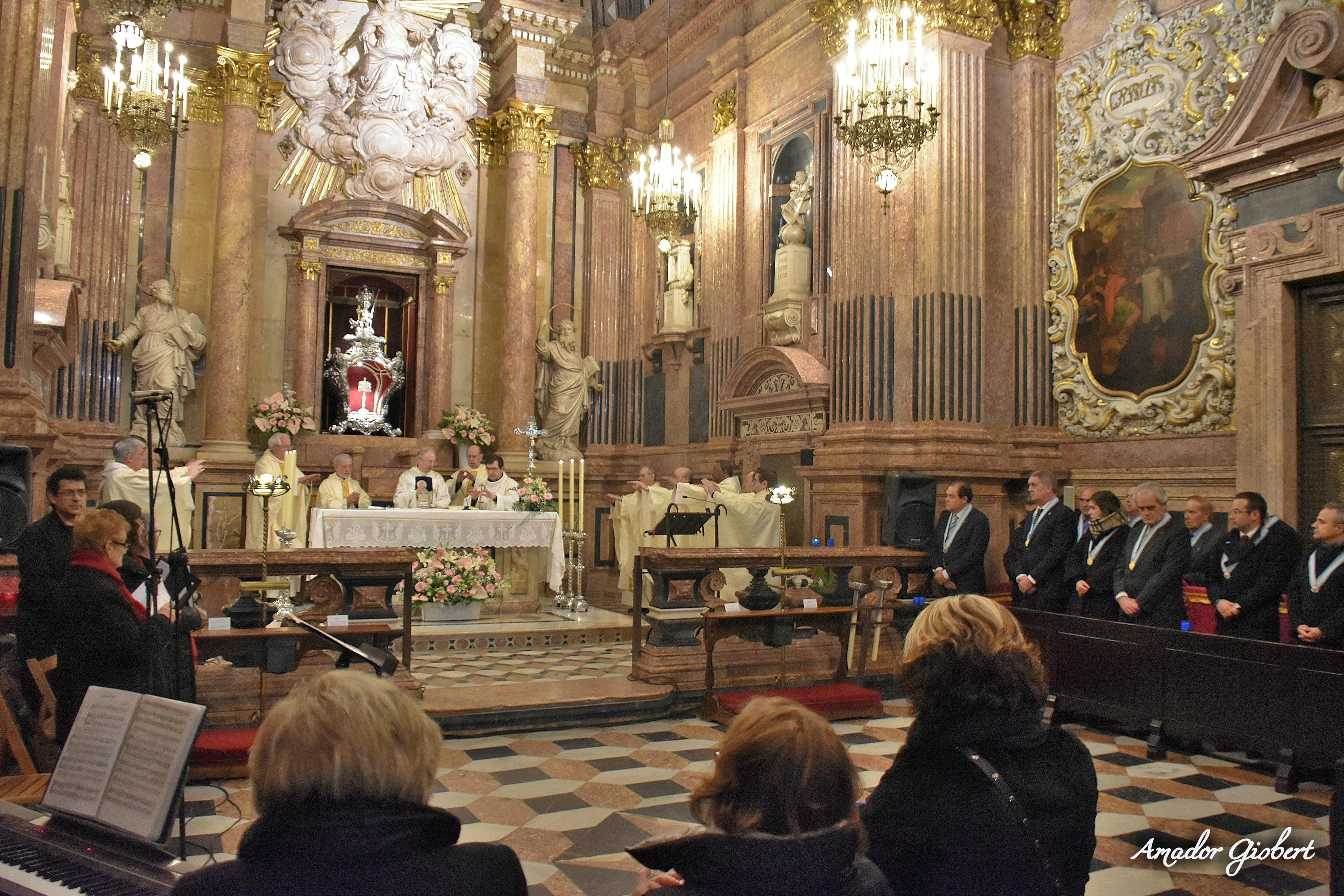 La Missa de la Baixada de la Cinta una tradició la nit del 24 al 25 de març